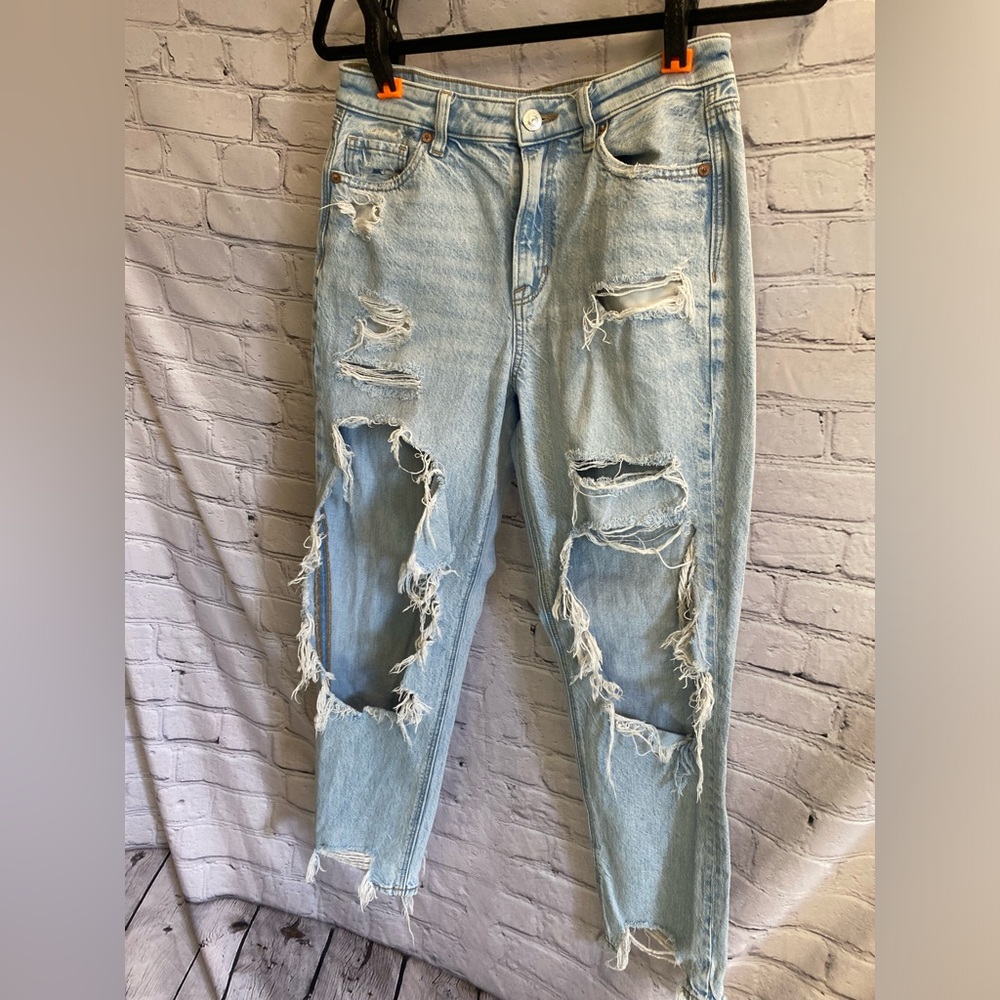 American Eagle Light Washed Comfort Stretch Really Ripped Mom Jeans Women’s 4 - Picture 3 of 12